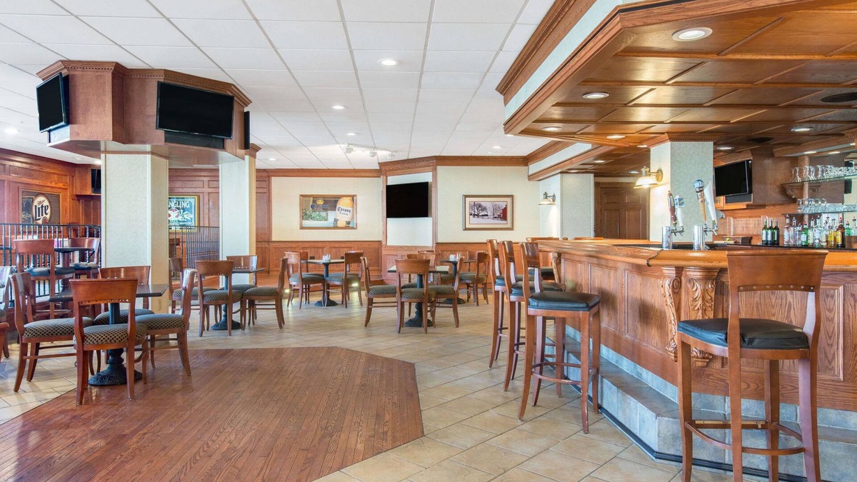 Cumberland Hotel | Ramada by Wyndham Cumberland Downtown