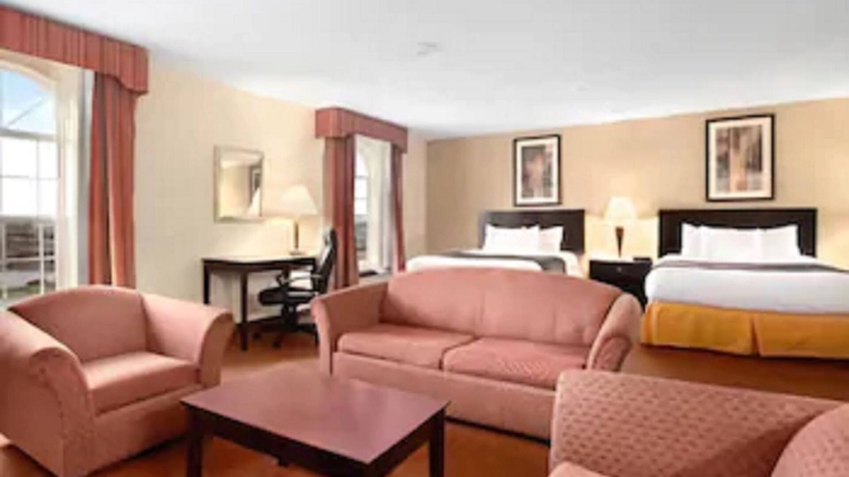 Elizabethtown Hotel | Ramada by Wyndham Elizabethtown