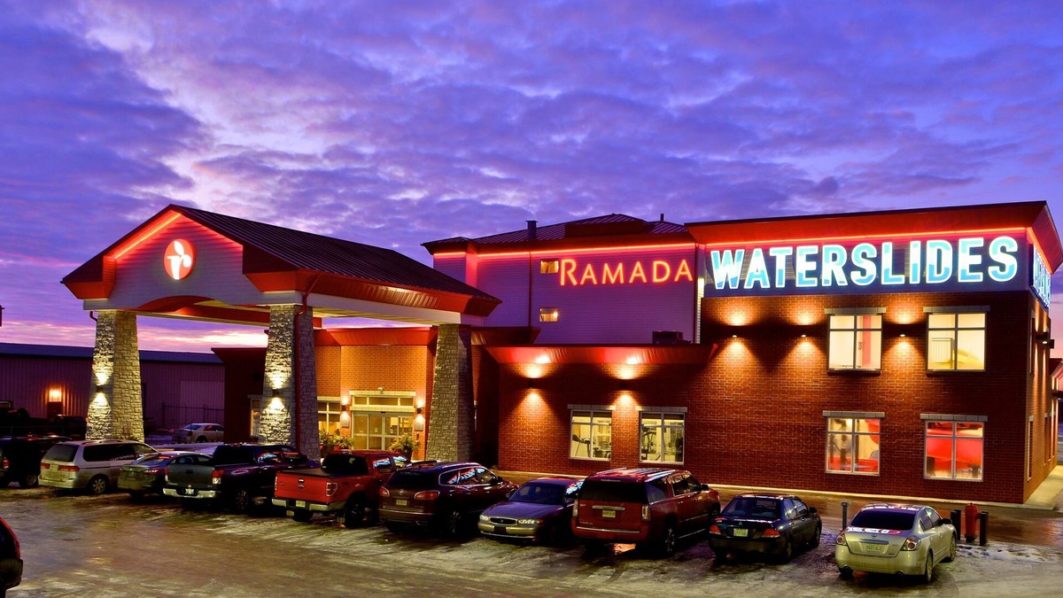 Emerald Park Hotel | Ramada by Wyndham Emerald Park/Regina East