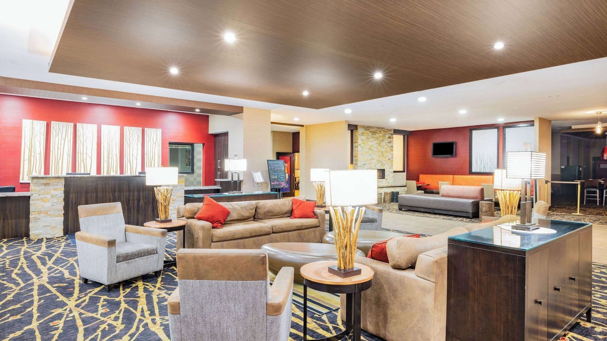 Grand Forks Hotel | Ramada by Wyndham Grand Forks