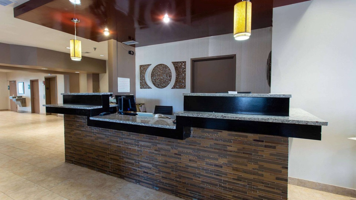 Glendale Heights Hotel | Ramada by Wyndham Glendale Heights/Lombard