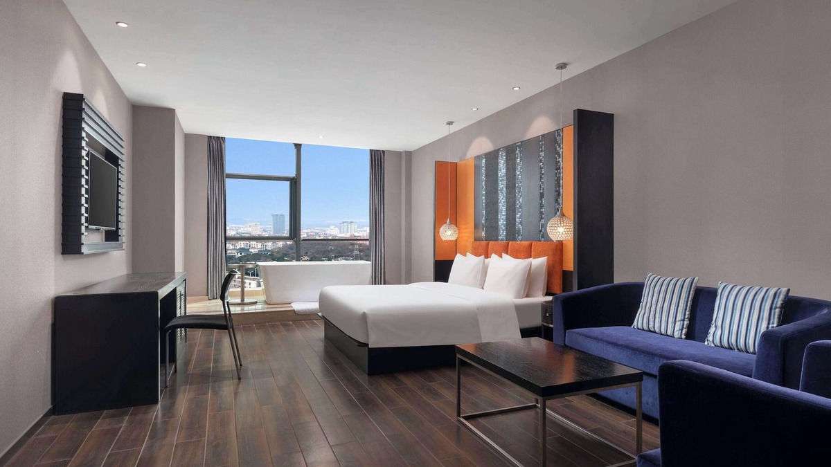 Jingkou District Hotel | Ramada by Wyndham Zhenjiang Dagang New District