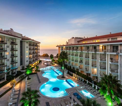 Kusadasi City Centre Hotel | Ramada Hotel & Suites by Wyndham Kusadasi