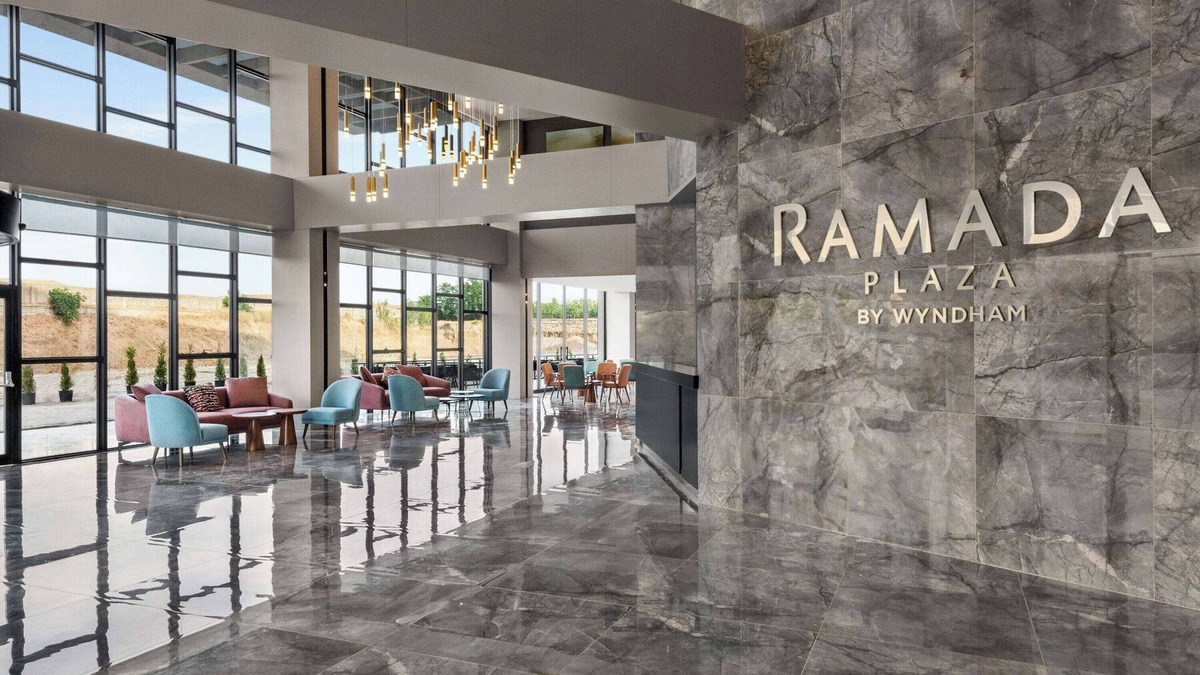 Batman Hotel | Ramada Plaza By Wyndham Batman