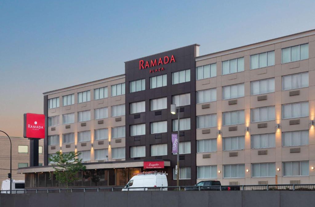 Cote-Des-Neiges—Notre-Dame-De-Grace Hotel | Ramada Plaza by Wyndham Montreal