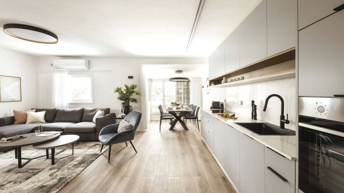 Ramat Hasharon Apartment | Ramat Hasharon Chic Peaceful Stay