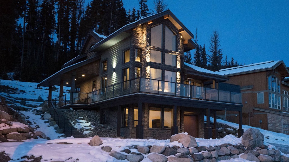 Sundance Estates House | Rambler Ridge Luxury Retreat (Ski In/Ski Out)