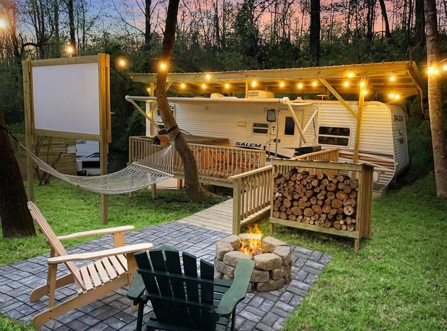 Jonesville House | Ramblin Rose Camper - Theater - Hot-Tub - Fire Pit