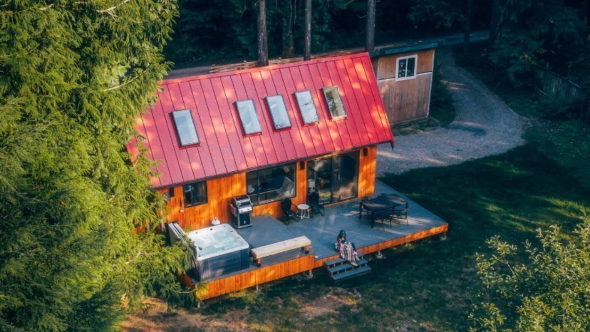 Index Cabin | Ramblin' Rose Riverfront, Hot tub, Pet frdly, Cozy