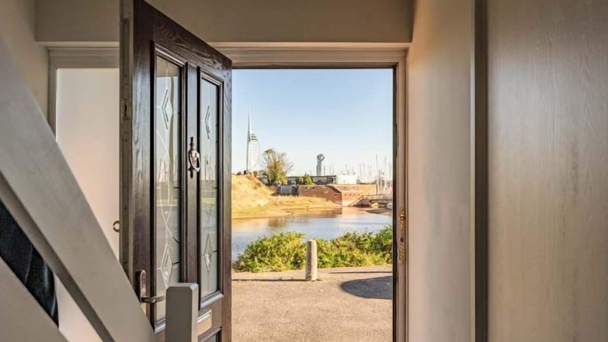 Gosport House | Rampart View - a house that sleeps 6 guests in 3 bedrooms