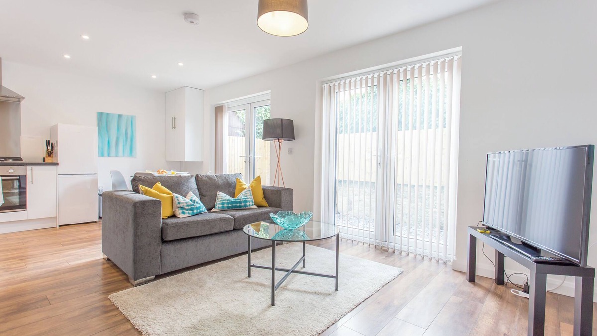 Cowley Apartment | Rana Ct 3 (The Churchill Suite) | 1 Bed Ground Floor Apt