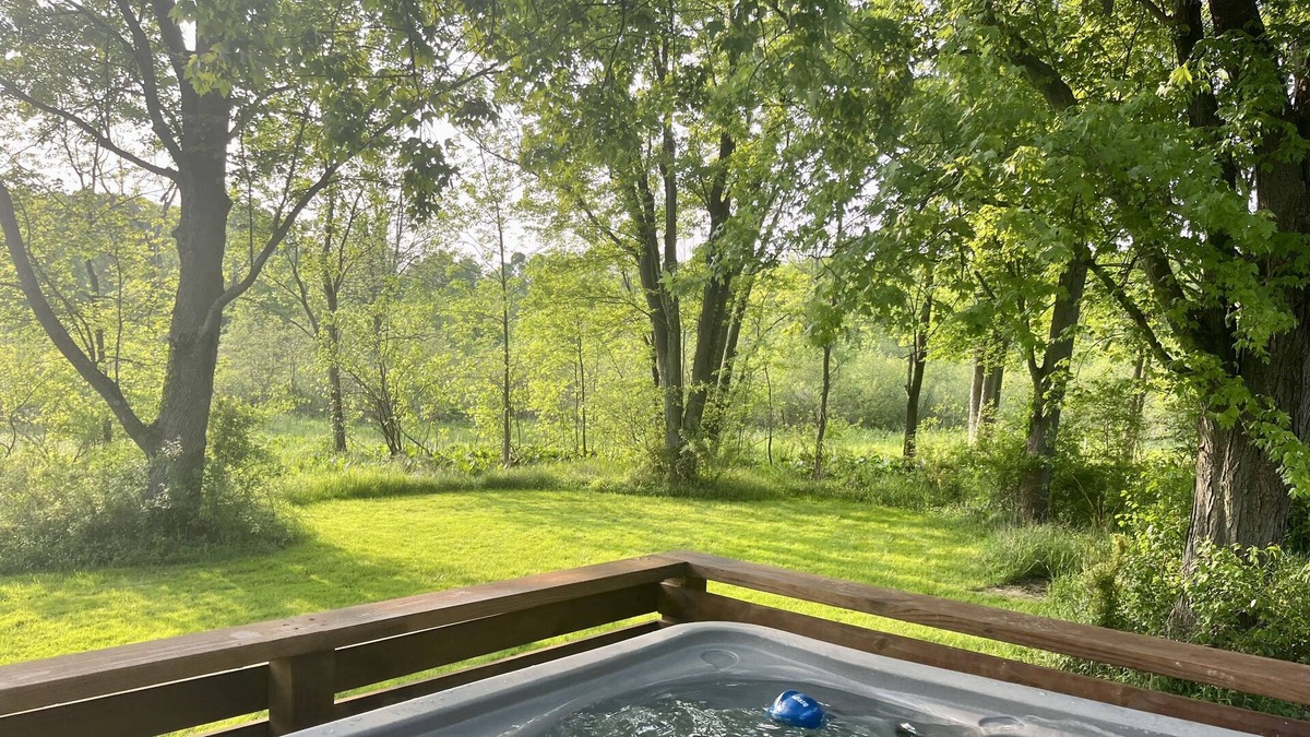 New Franklin House | Ranch featuring 3 King beds, New Hot tub on several acres, & fishing creek.