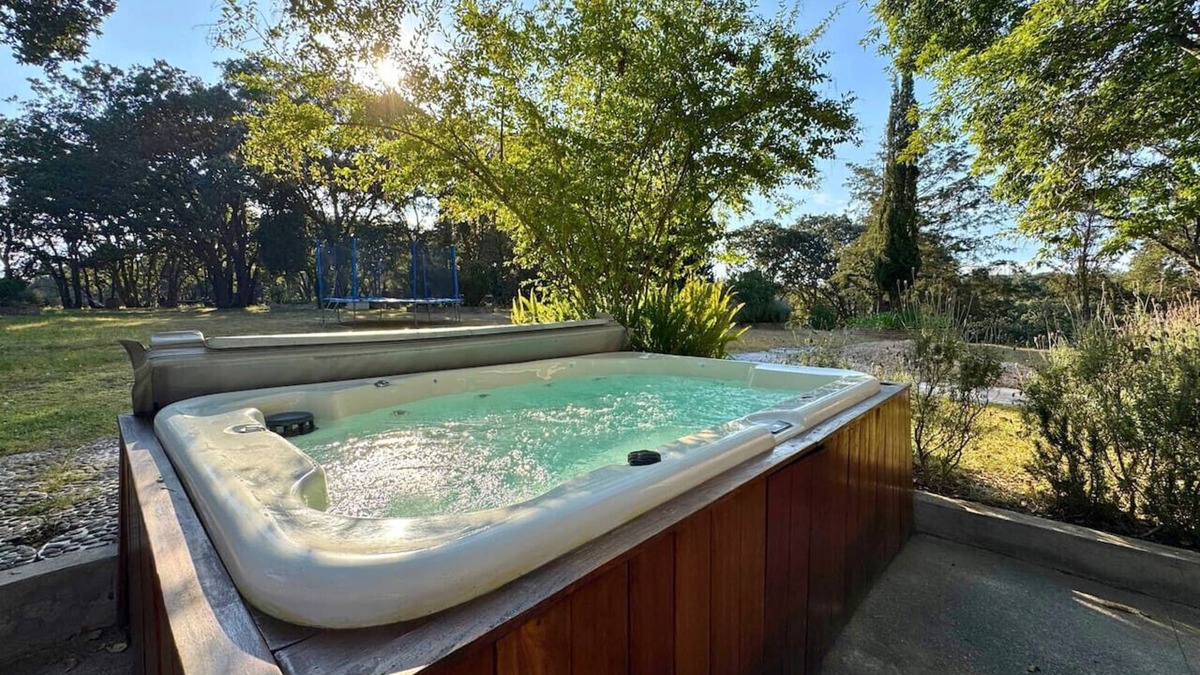 Tepotzotlan House | Ranch Getaway w/Jacuzzi, Basketball & Ping Pong