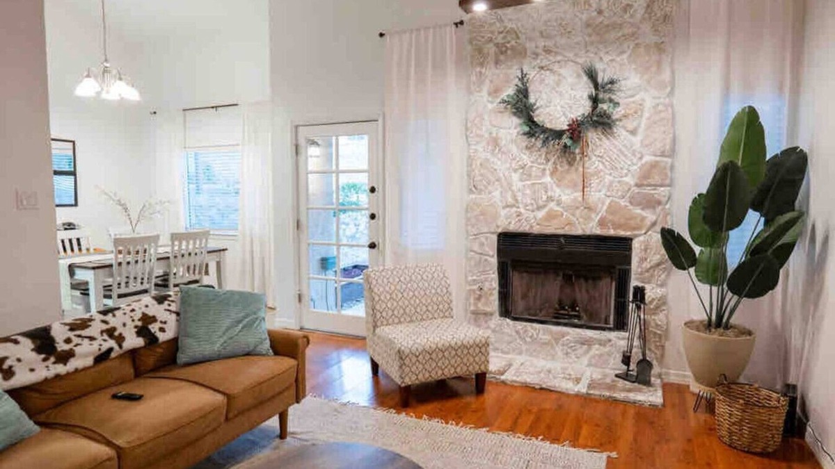 Biggs Field House | Ranch Glam Townhome with Indoor Fireplace