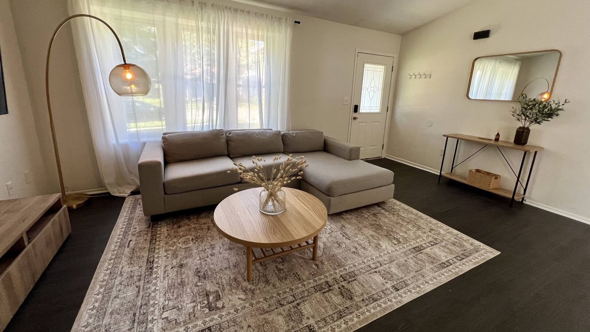 Easton House | Ranch Home 5 minutes to Easton/Airport. Pet-Friendly!