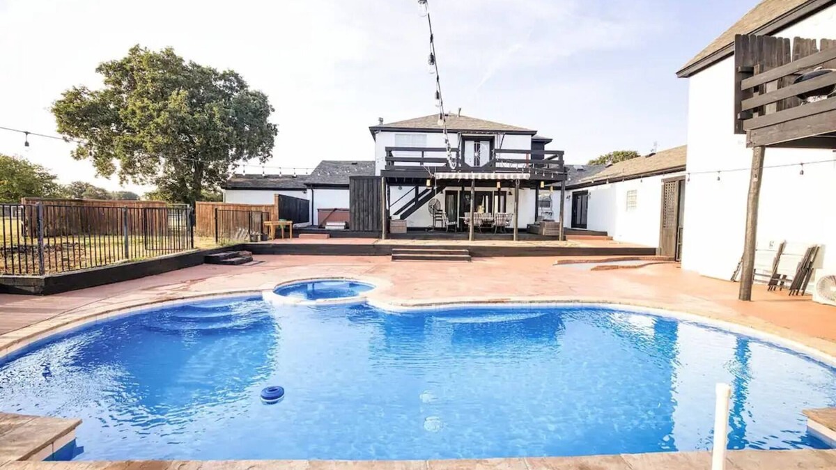 Aubrey House | Ranch home