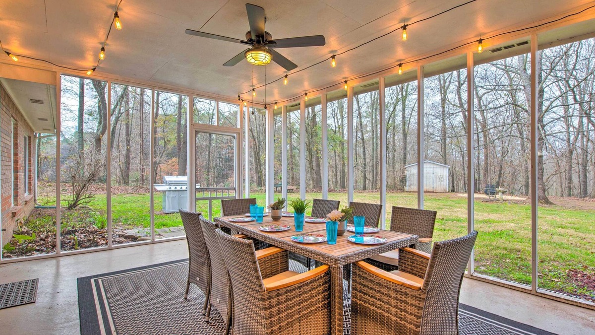 Euharlee House | Ranch Home w/Front Porch on Etowah River!