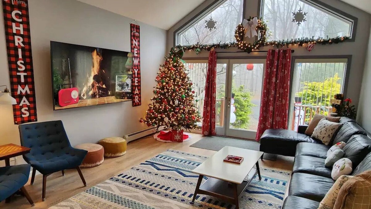 Jim Thorpe House | Ranch Home w/game room, firepit, ski JFBB & Blue