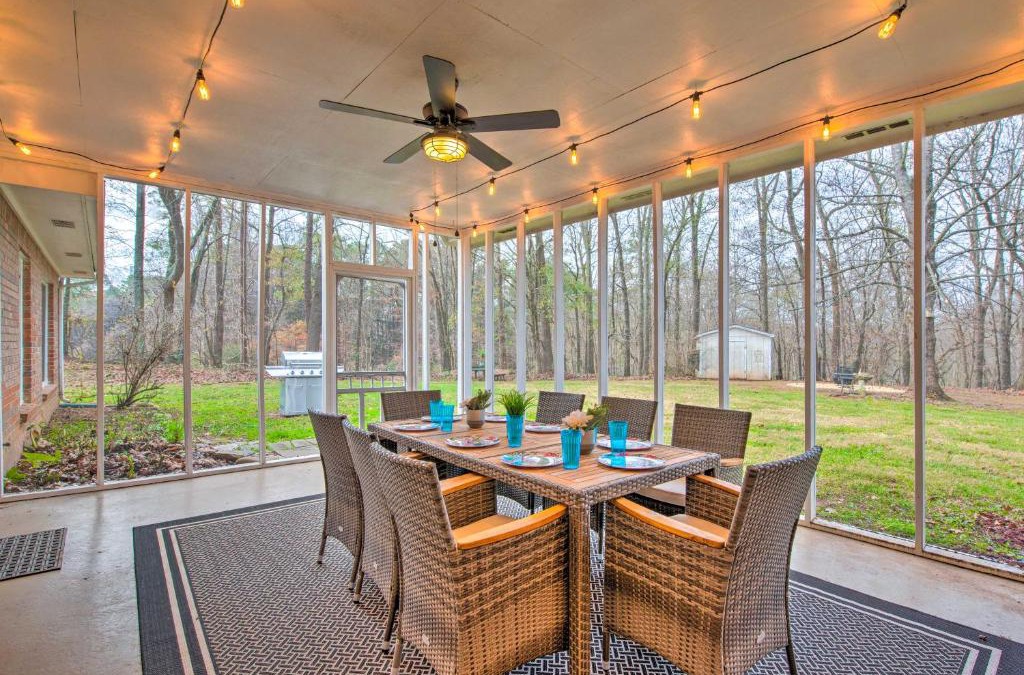Euharlee House | Ranch Home with Front Porch on Etowah River!