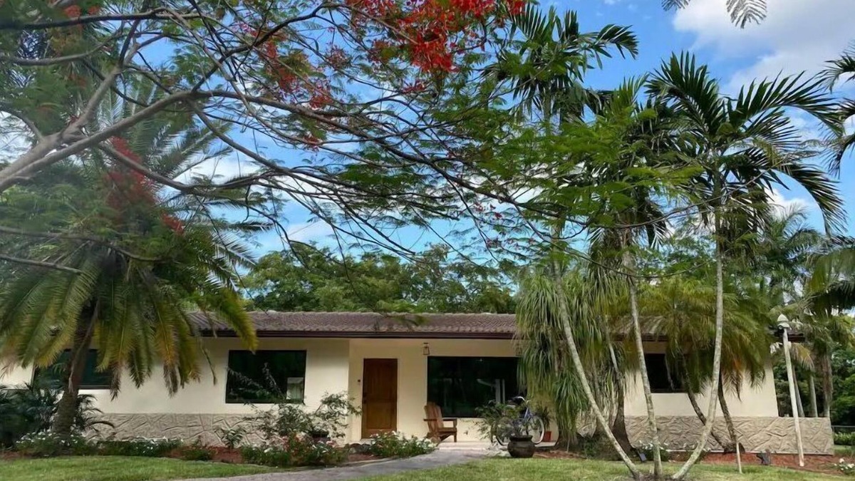 Southwest Ranches House | Ranch life in the City - Heated Pool - Water views -1 acre