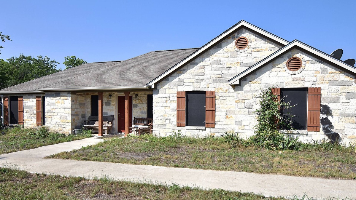 Kempner House | Ranch Stlye open floor plan, w/hottub