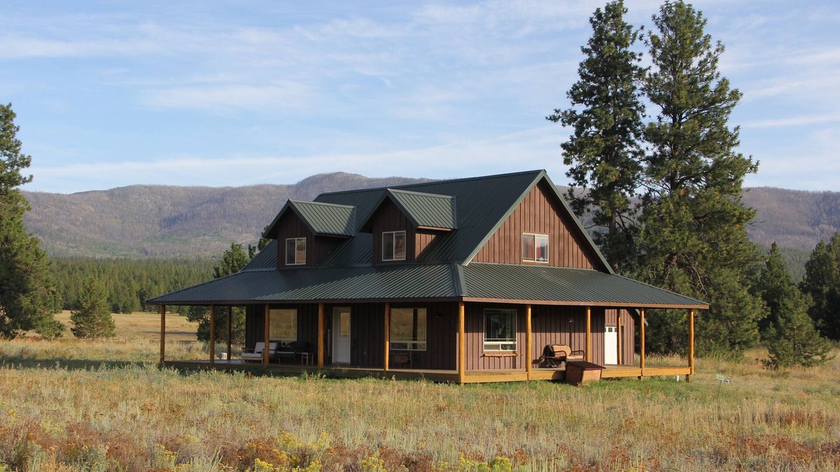 Nespelem House | Ranch Style Cabin on 20 Acres in the Beautiful Tunk Valley