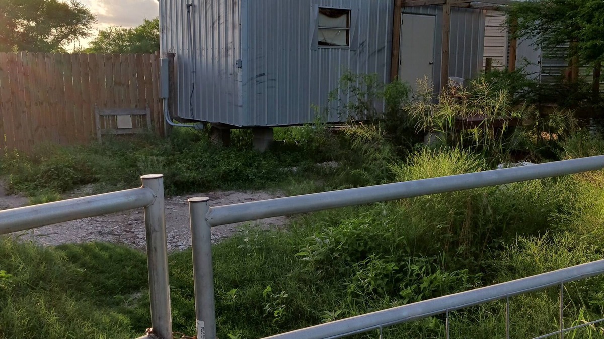 Sinton Cottage | Ranch style camp setting
