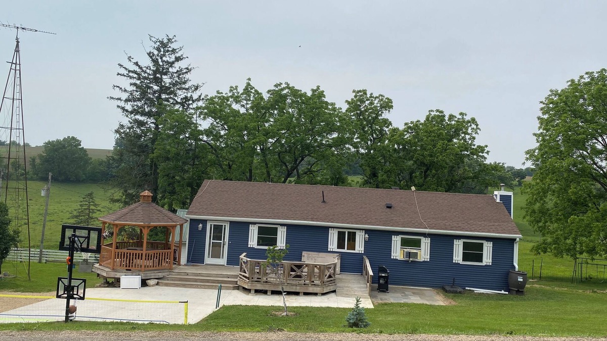 Kent Other | Ranch style farmhouse lodging with upper and lower bedrooms, one and half bath