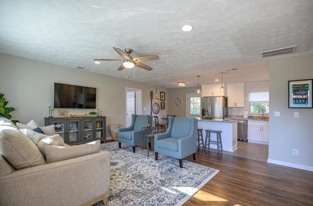 Addison Heights House | Ranch Style Home & Plenty Of BKYD Space Near KSU