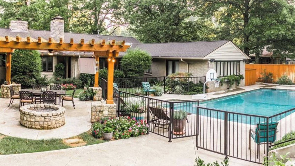 Tulsa House | Ranch Style Pool House- 2 miles to The PGA Championships