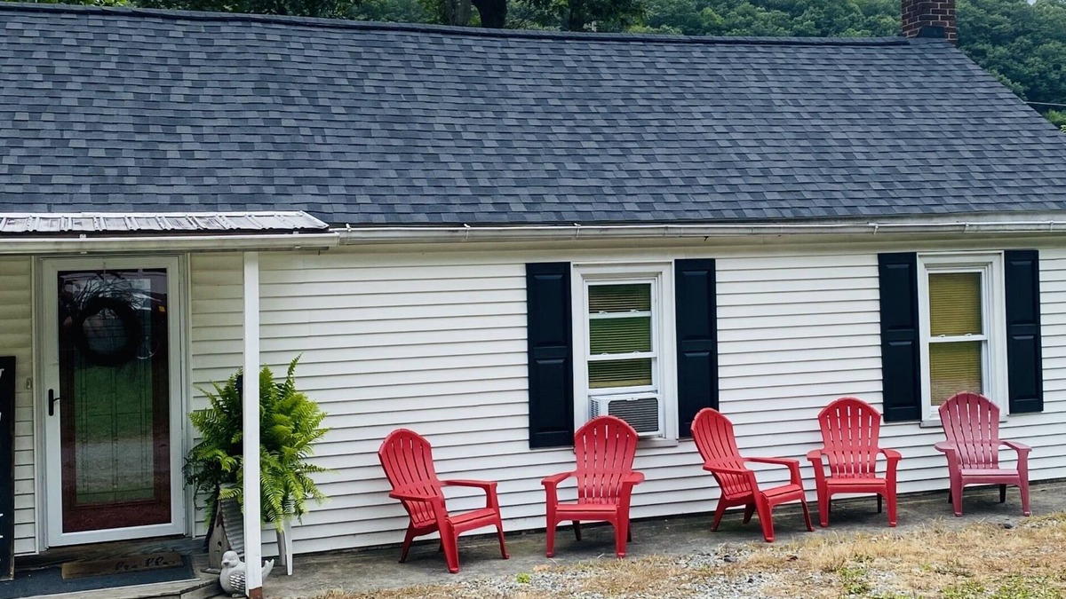 Brockton House | Ranch Style River Bungalow with Fireplace, River & 10 Acres