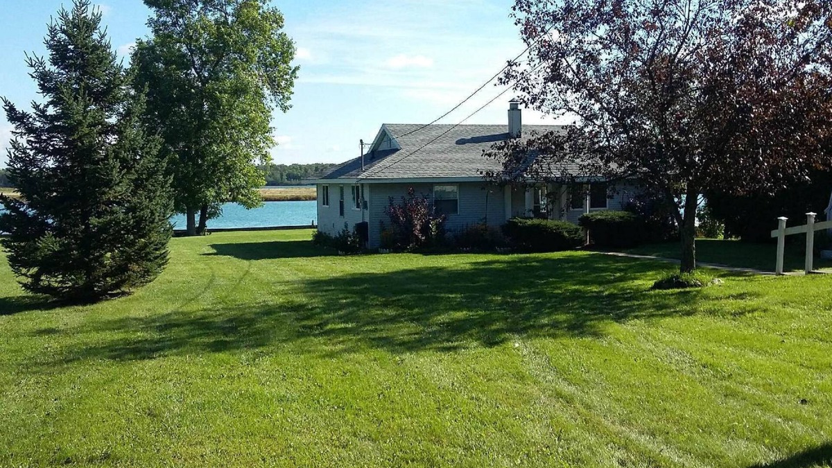 Sault Ste. Marie House | Ranch style, waterfront property! Great for boat watchers. Freighters galore!
