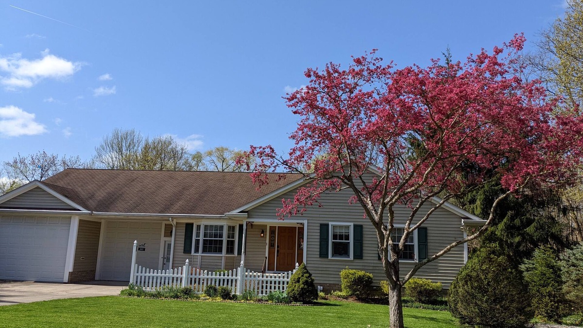 Amherst House | Ranch, wooded lot - near Cedar Point , Lake Erie, Oberlin College, Wineries, Cle