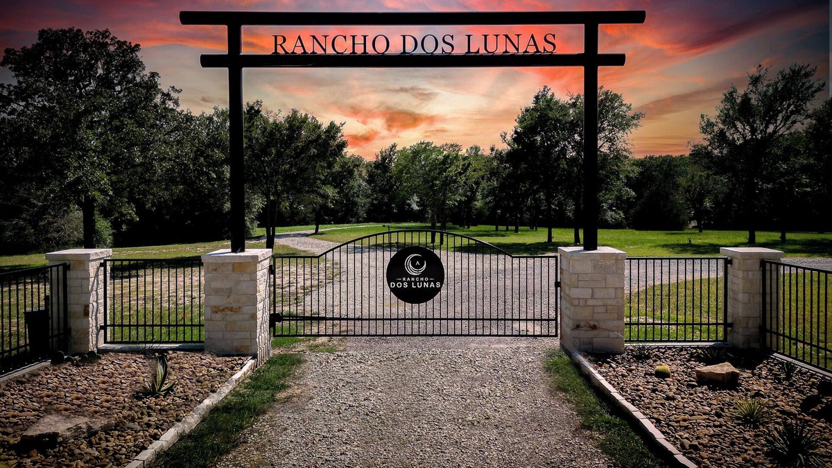 Bryan Other | Rancho Dos LunasnNewly renovated 40 acre ranch only 14 miles from Texas A&M