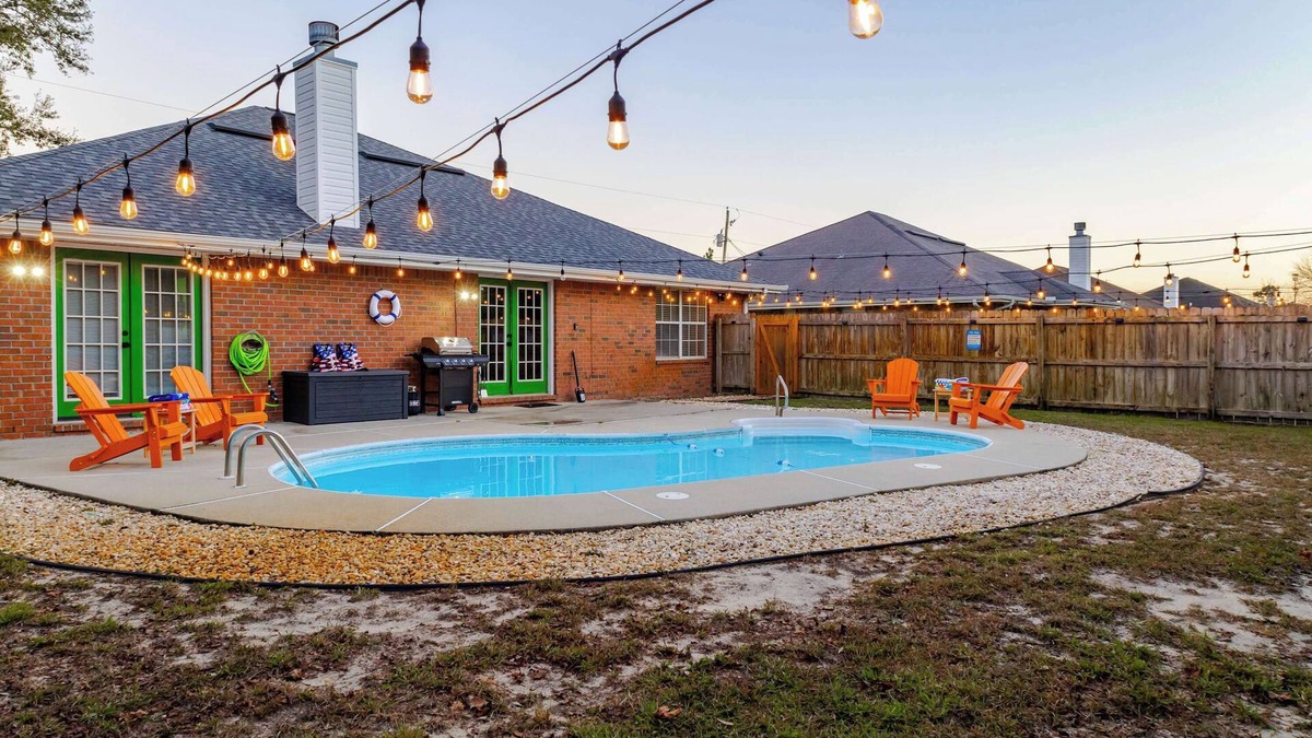Navarre House | Rangers Outpost: Pool, Foosball, only 5 min to Beach
