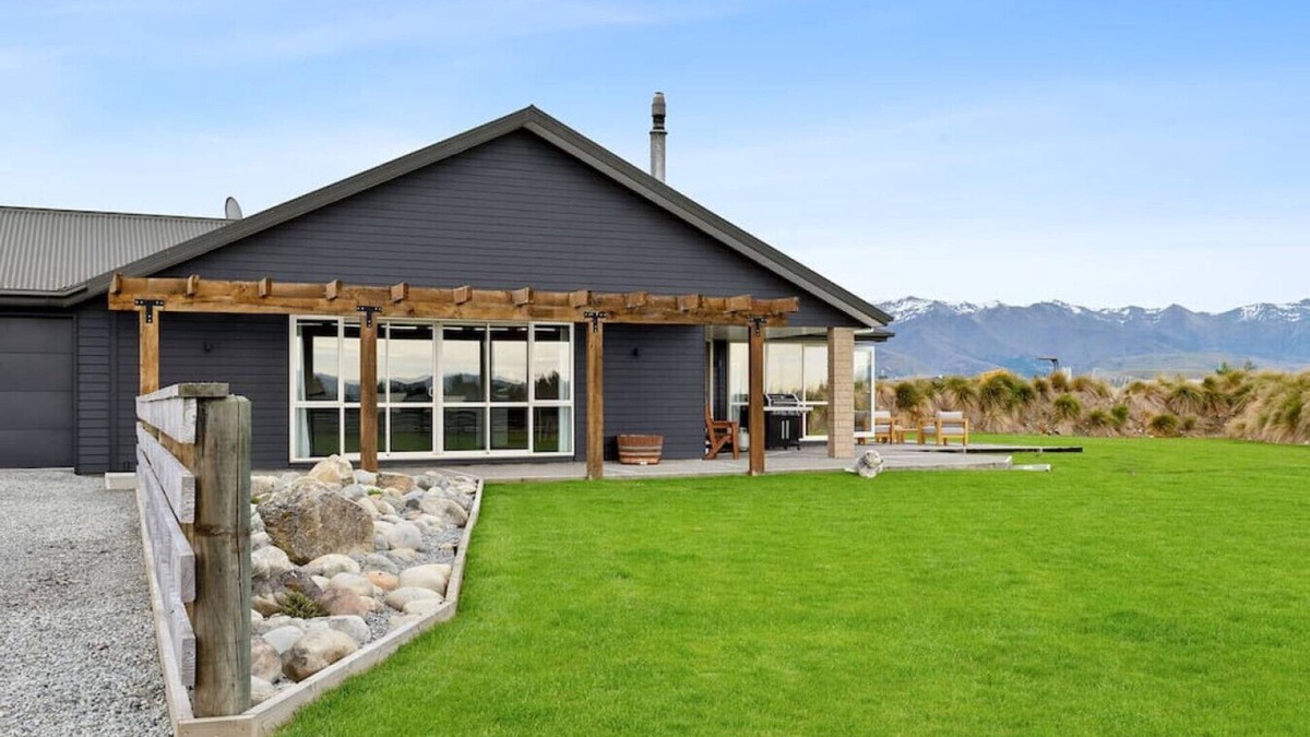 Twizel House | RangeView Retreat, Twizel.