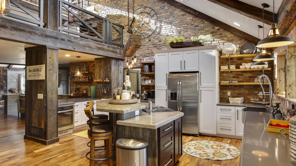 Shadow Mountain House | Ranked #1 by VRBO in Flagstaff for 4 years! AC, Pets and Hot Tub!