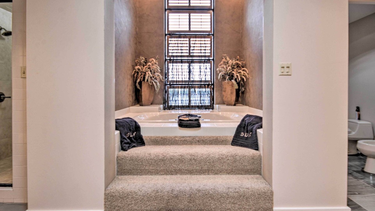 Ransom Canyon Villa | Ransom Canyon Villa w/Pool - Steps to Lake!