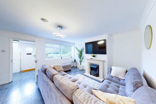 Biddenham House | Ranworth-house - Holiday Home In Bedford, Sleeps 5