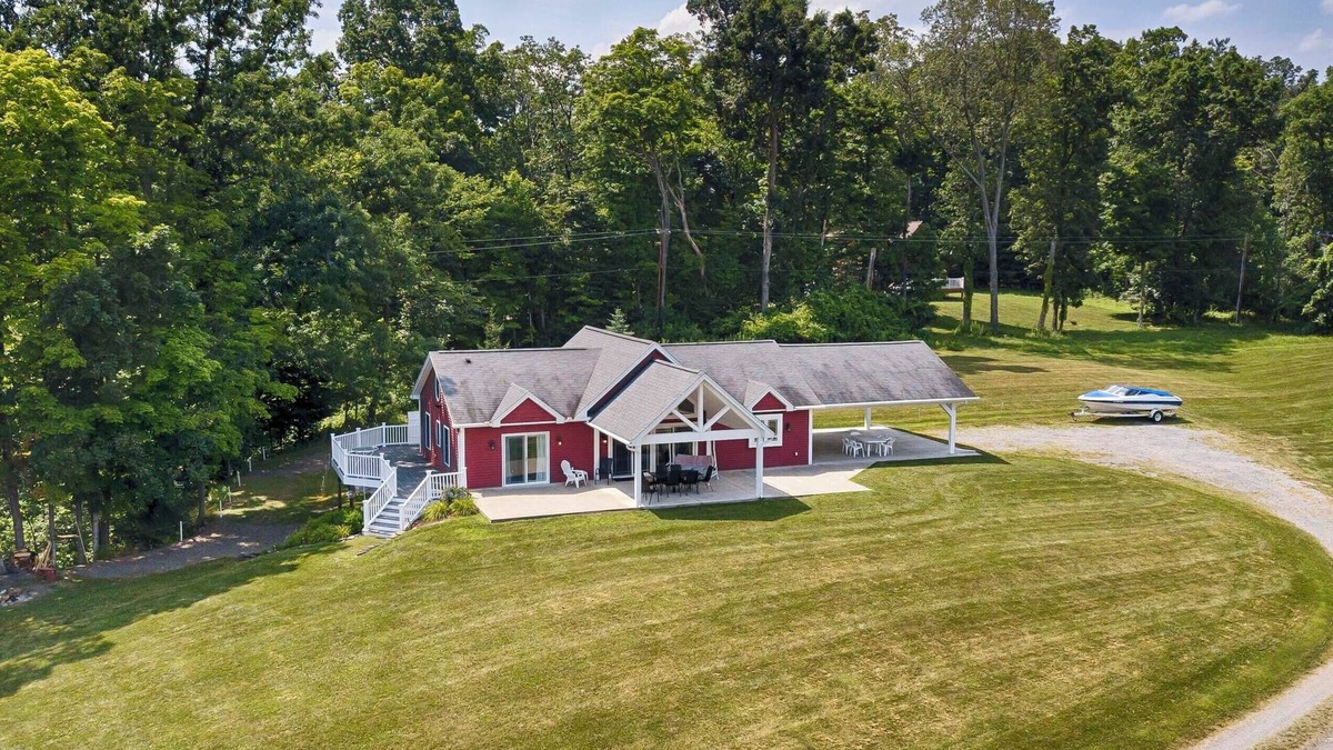 Himrod Cottage | Rapalee Retreat - Wine and Lake Lovers Take Notice!