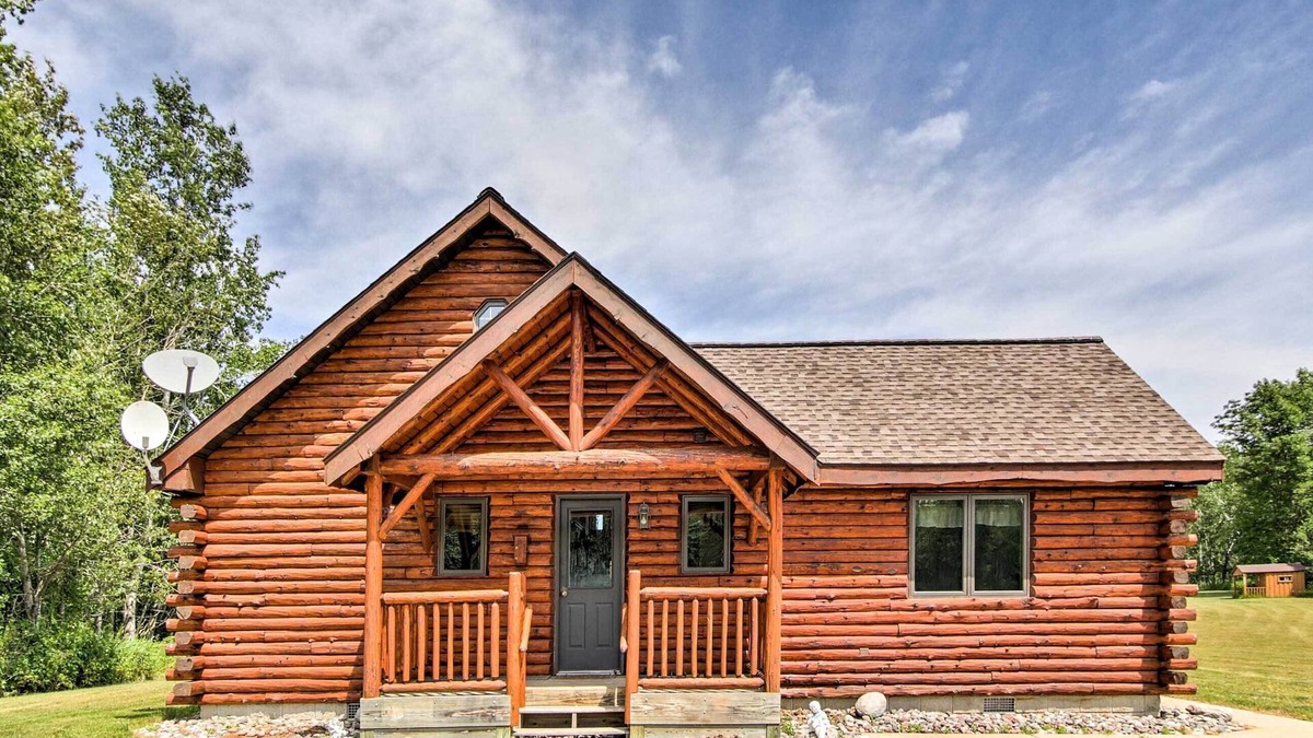 Rapid River Cabin | Rapid River Log Cabin w/Loft on 160 Scenic Acres