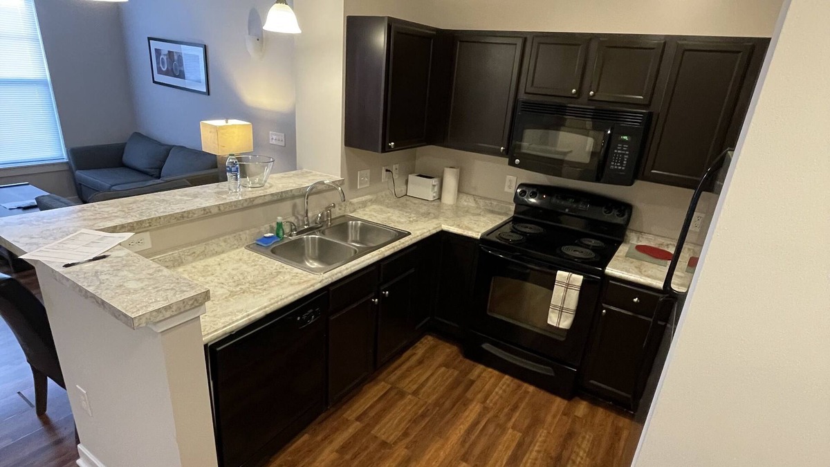 Carmel Apartment | RARE 1 bedroom with DEN + 2 full baths in Carmel!