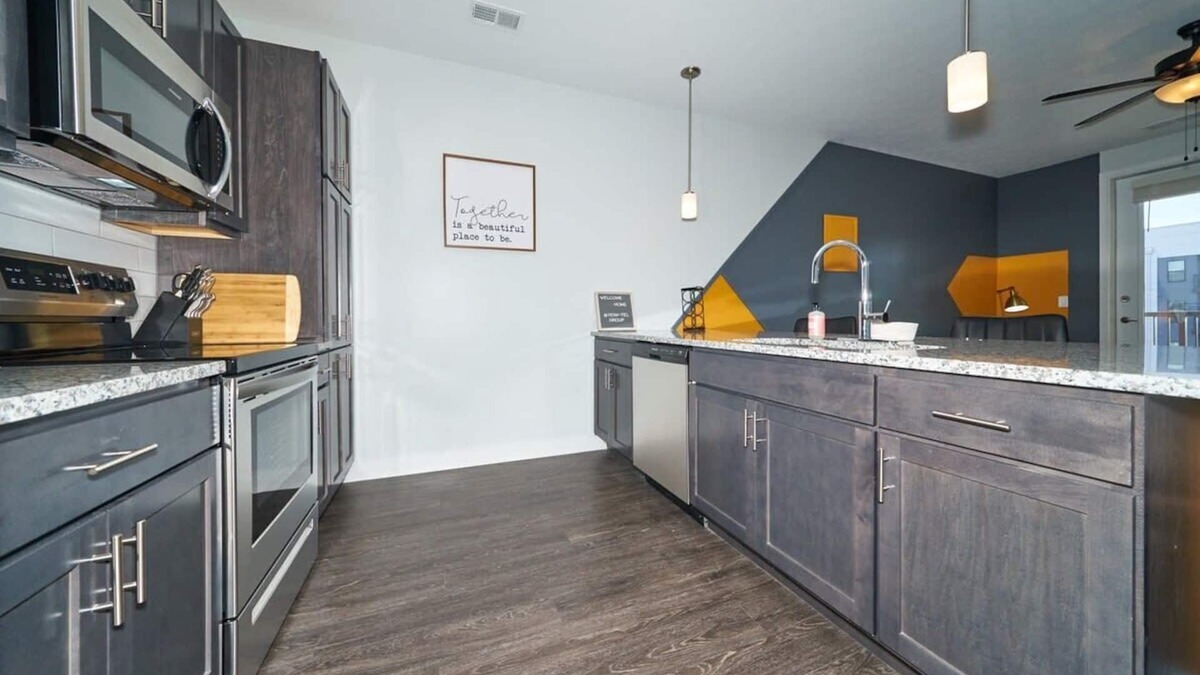 Downtown Indianapolis Apartment | Rare 1BDR Apt with Pool Gym Parking