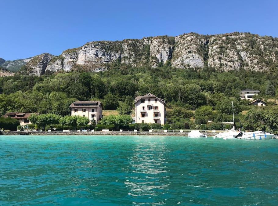 Bredannaz Apartment | Rare 2 bedroom with private beach on Lake Annecy