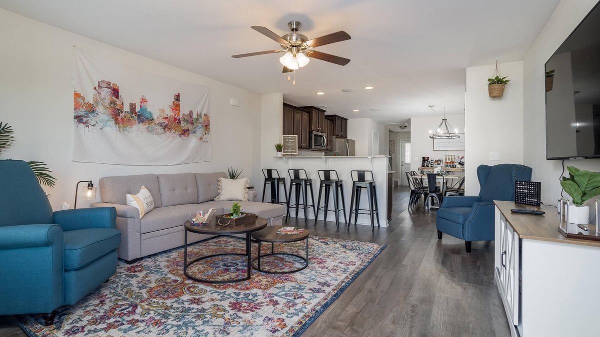 West Columbia House | Rare 3️⃣ Bath! Family Friendly Townhome Near Everything. Fire Pit and Water View