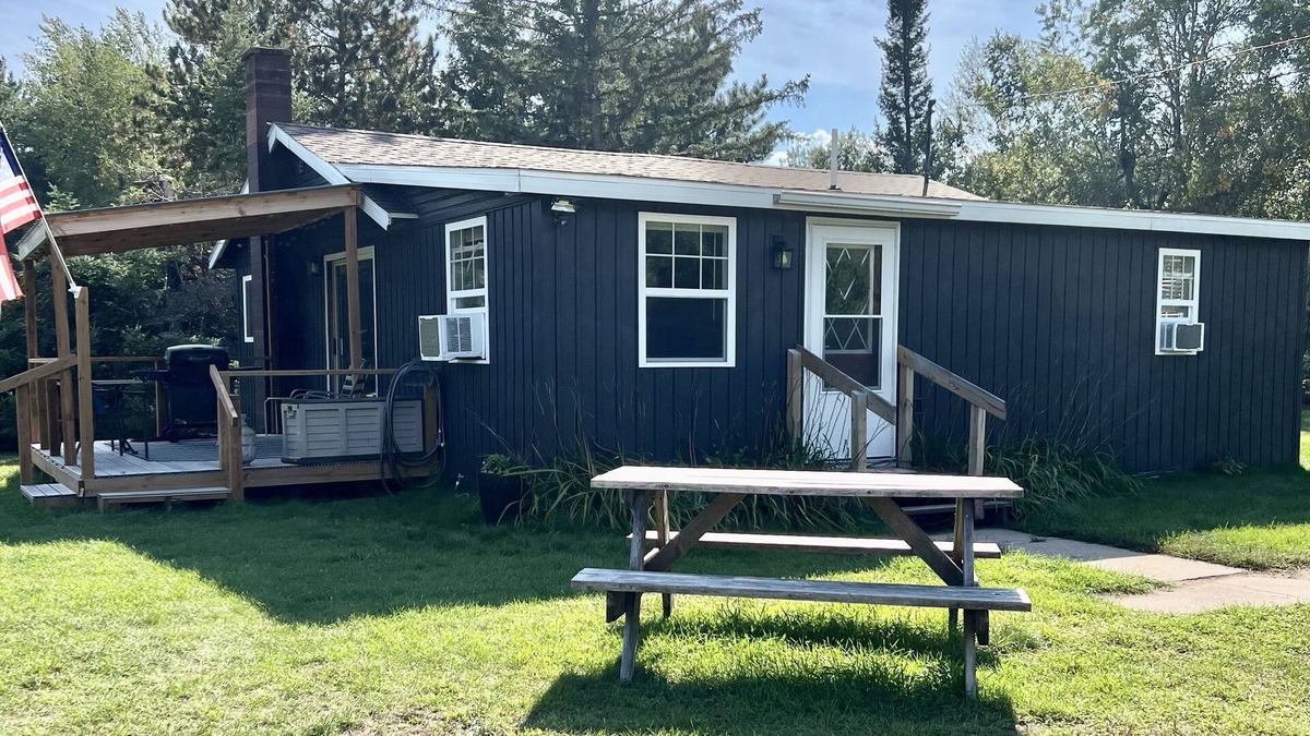Amberg Cabin | Rare 3 BR cabin on the trail