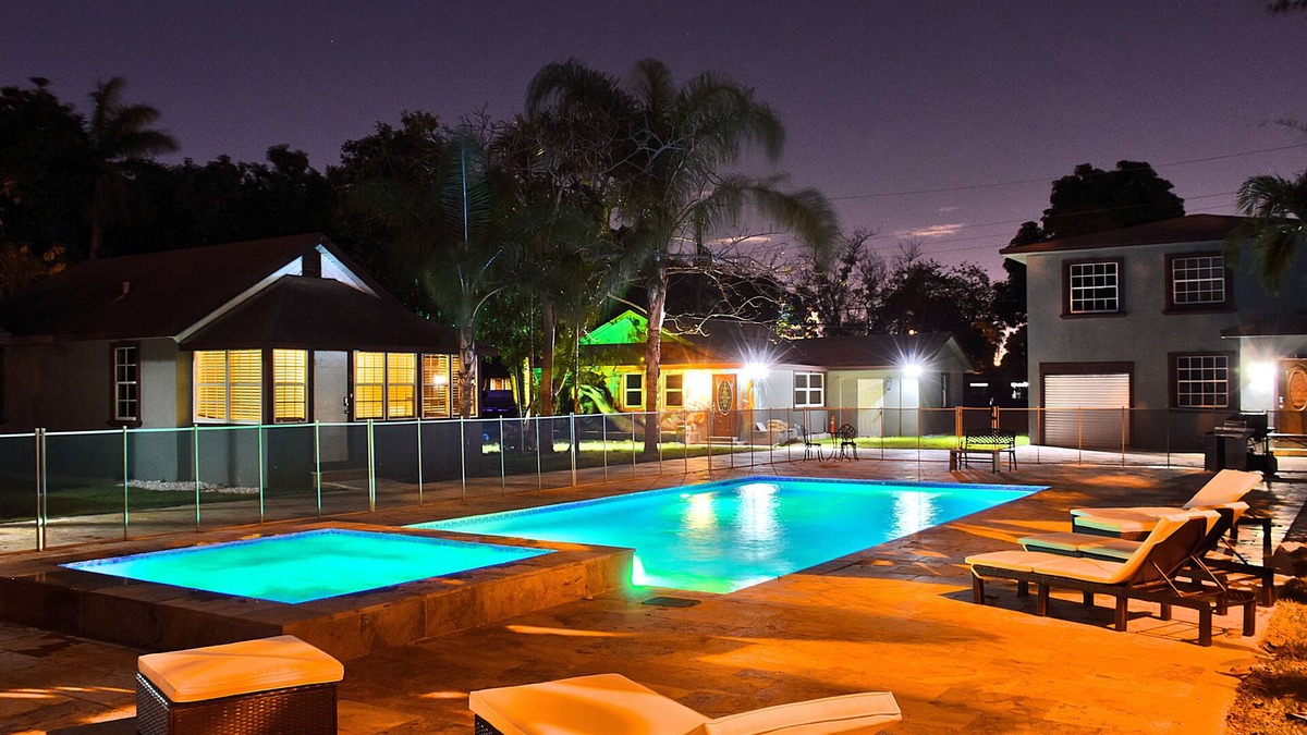 Highland Garden Villa | Rare 5-Home Luxury Compound Pool Hot Tubs Art Privacy Sleeps 16