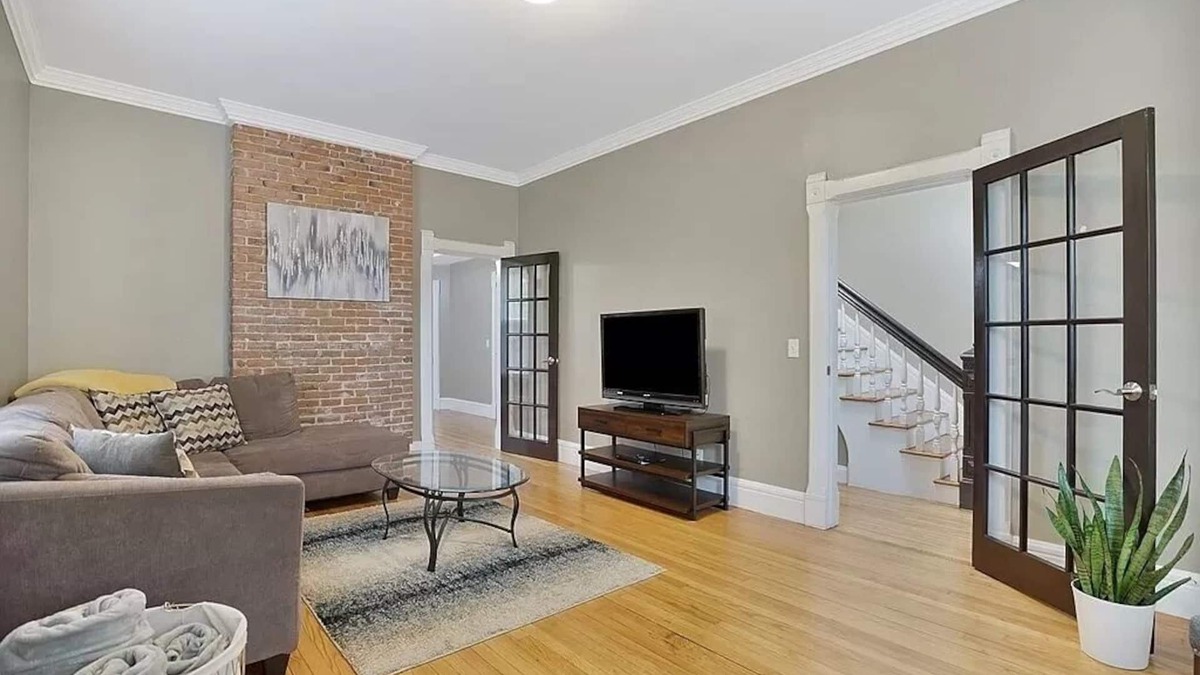 Metro Center House | Rare, Brick 6-bedroom Row house within minutes of Marvelous Springfield's