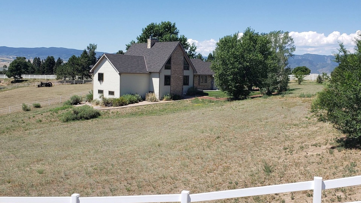 Westridge House | Rare country setting near Highlands Ranch, Littleton & Chatfield State Park
