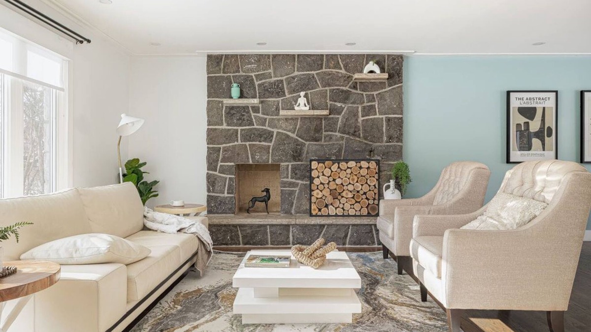 Westboro House | Rare find! 4 BR Exec Home in Westboro Beach with Chef's Kitchen, Guest Suite
